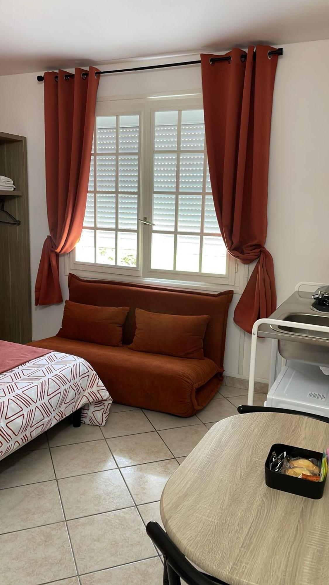 Appartement 4 , Disneyland - Parking Gratuit - Maison Des Platanes Meaux Kültér fotó